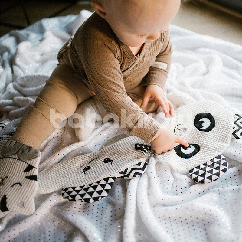 BabyOno Fejlesztő plüss játék - Cica